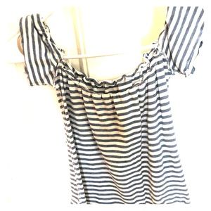 Off the shoulder crop shirt